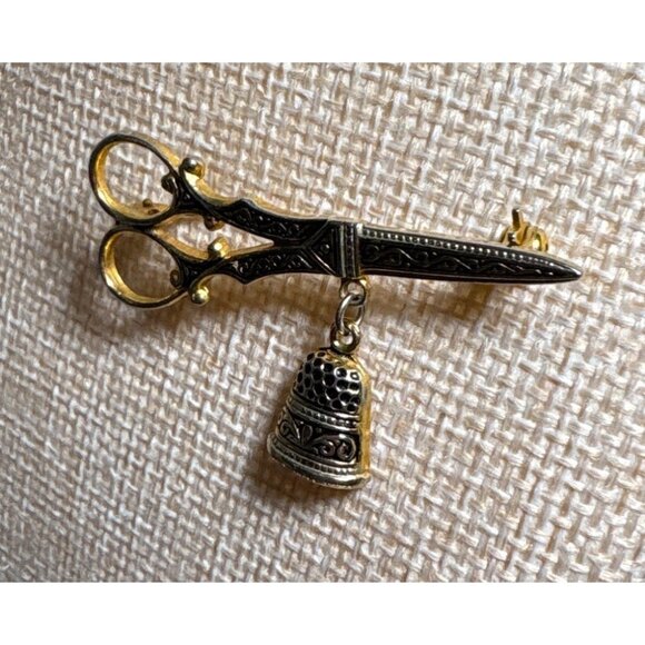 Vintage Gold & Silver Scissors Brooch Dangling Thimble Charm Made In Spain 2" - Picture 6 of 7